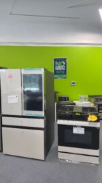 Bespoke 6.0 cu. ft. Smart Slide-In Gas Range with Air Fry & Precision Knobs in White Glass - Image 3