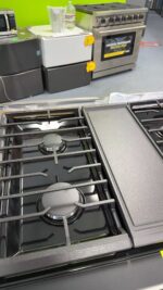 Bespoke 6.0 cu. ft. Smart Slide-In Gas Range with Air Fry & Precision Knobs in White Glass - Image 5