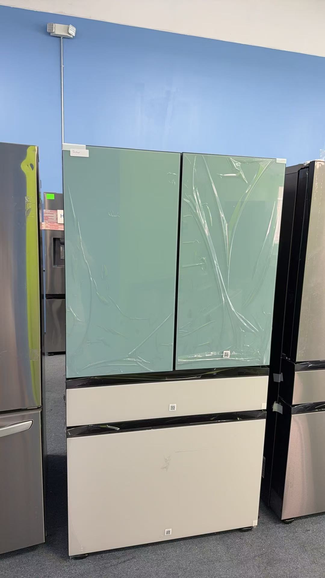 RF29BB86004MAA (2) Bespoke 4-Door French Door Refrigerator (29 cu. ft.) with Beverage Center™ in Morning Blue Glass Top Panels and White Glass Middle and Bottom Panels - Image 2