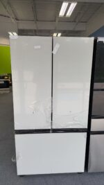Bespoke 3-Door French Door Refrigerator (30 cu. ft.) with Beverage Center™ in White Glass - Image 2