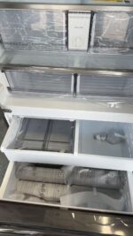 Bespoke 3-Door French Door Refrigerator (30 cu. ft.) with Beverage Center™ in White Glass - Image 5