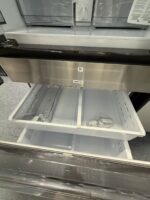 Bespoke 29 cu. ft. 4-Door French Door Refrigerator with Inner Beverage Center™ & FlexZone™ Drawer in Stainless Steel - Image 4