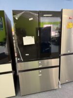 Bespoke 29 cu. ft. 4-Door French Door Refrigerator with AI Family Hub™+ & AI Vision Inside™ in Charcoal Glass and Stainless Steel - Image 3