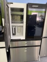 Bespoke 29 cu. ft. 4-Door French Door Refrigerator with AI Family Hub™+ & AI Vision Inside™ in Charcoal Glass and Stainless Steel - Image 2