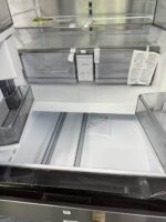 Bespoke 29 cu. ft. 4-Door French Door Refrigerator with AI Family Hub™+ & AI Vision Inside™ in Charcoal Glass and Stainless Steel - Image 5