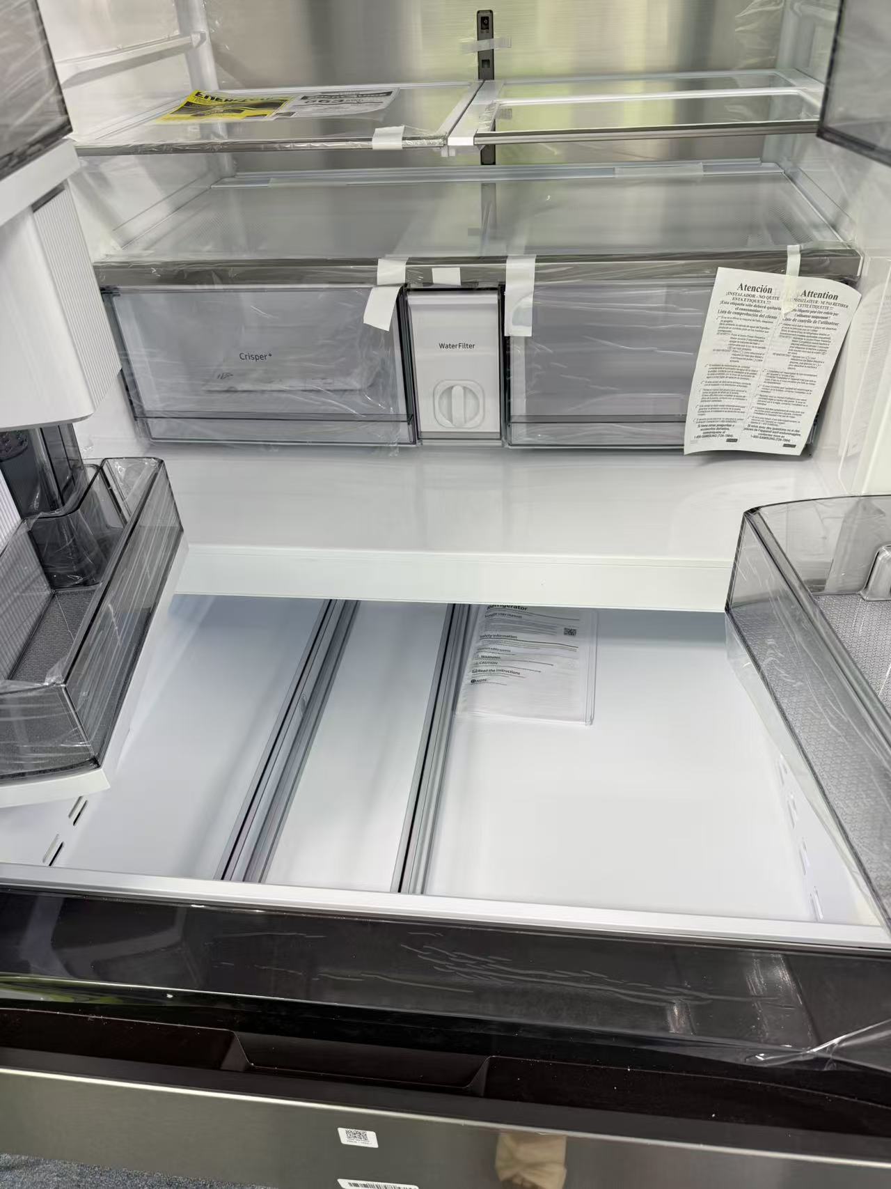 RF90F29AECRAA (4) Bespoke 29 cu. ft. 4-Door French Door Refrigerator with AI Family Hub™+ & AI Vision Inside™ in Charcoal Glass and Stainless Steel - Image 5