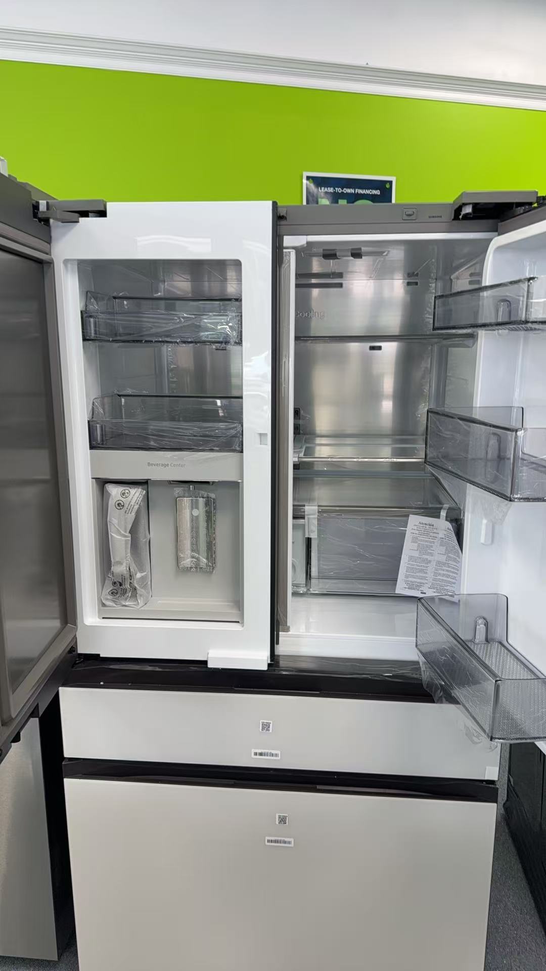 RF90F29AEWAA (2) Bespoke 29 cu. ft. 4-Door French Door Refrigerator with AI Family Hub™+ & AI Vision Inside™ in White Glass - Image 3