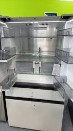 Bespoke 29 cu. ft. 4-Door French Door Refrigerator with AI Family Hub™+ & AI Vision Inside™ in White Glass - Image 5