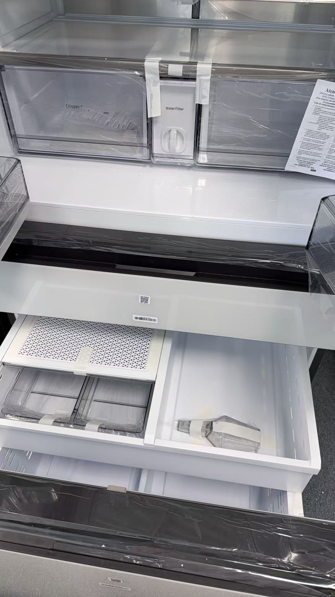 RF90F29AEWAA (5) Bespoke 29 cu. ft. 4-Door French Door Refrigerator with AI Family Hub™+ & AI Vision Inside™ in White Glass - Image 4