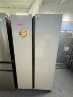 Bespoke Side-by-Side 28 cu. ft. Refrigerator with Beverage Center™ in White Glass - Image 2