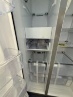 Bespoke Side-by-Side 28 cu. ft. Refrigerator with Beverage Center™ in White Glass - Image 4