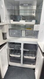 Bespoke 4-Door Flex™ Refrigerator (29 cu. ft.) with Beverage Center™ in Stainless Steel – (with Customizable Door Panel Colors) - Image 5